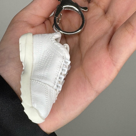 FILA Shoe KeyChain with Shoe Box Collectible - Picture 7 of 11